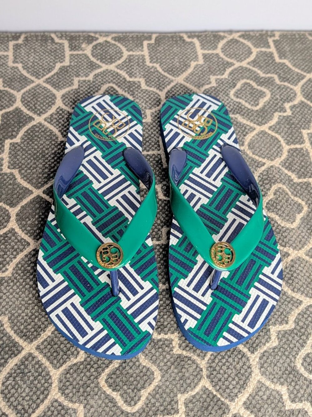 BCBG Signature Green Flat Sandals Sz 7